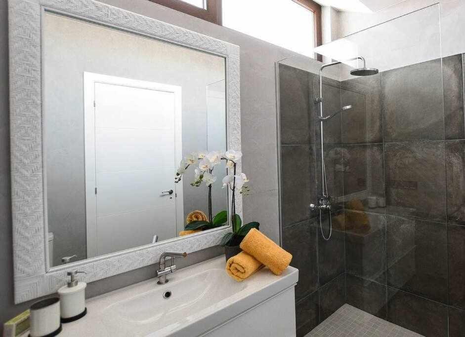Villa Ponzos Chalet Independiente Y Privado Triquivijate Extérieur photo